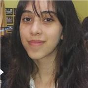 Profesora de inglés imparte clases virtuales a niños y adolescentes